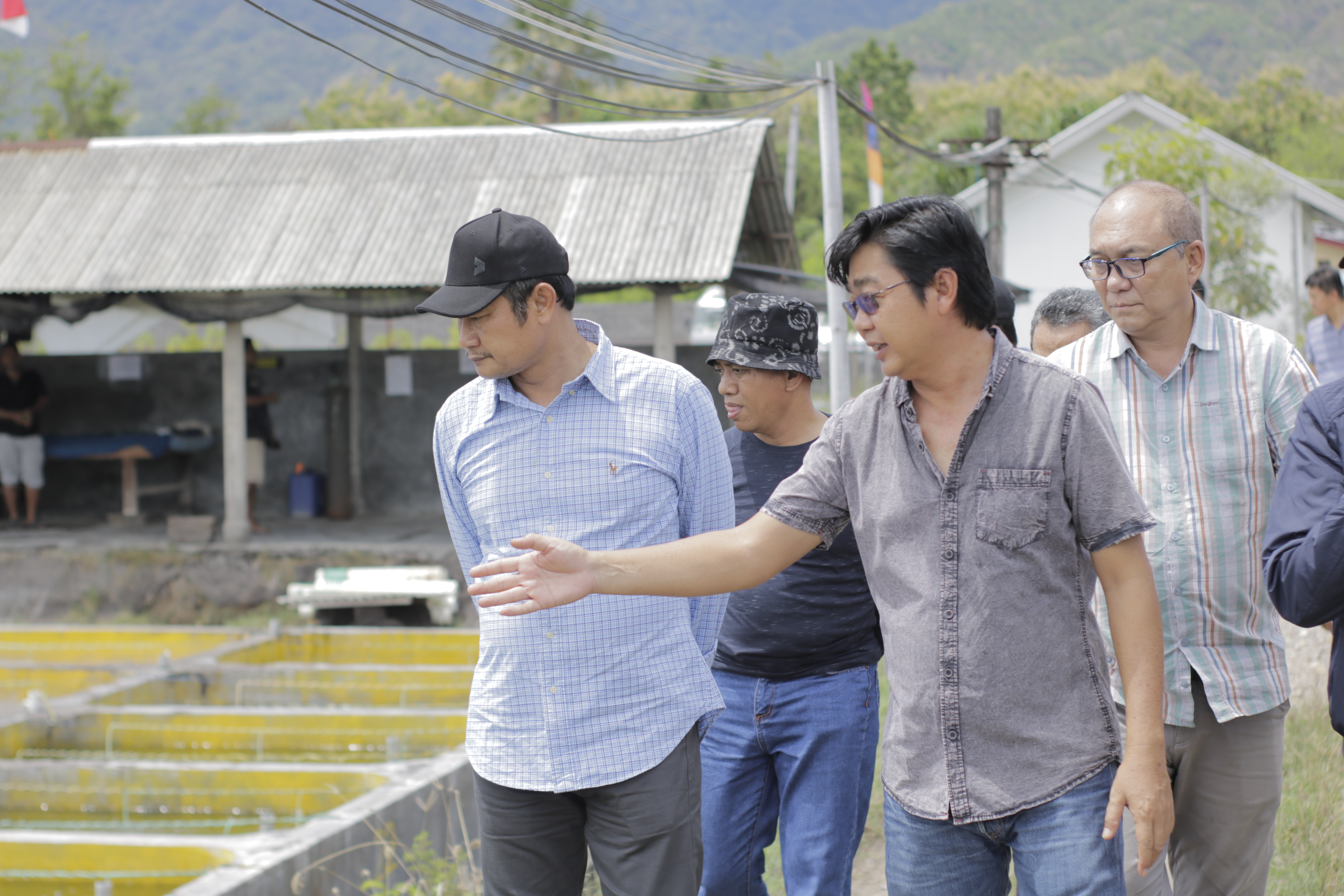 CV. Putra Bahari Milk Fish Bali Received a Visit from the Regent of Lamongan Dr. H. Yuhronur Efendi, MBA and Entourage
